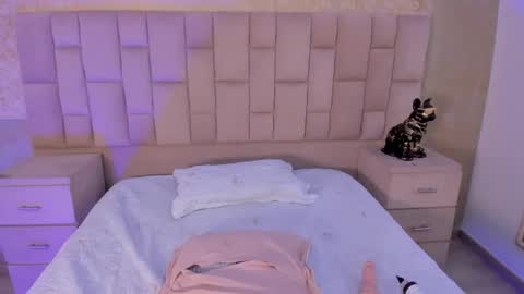 bellaastorm online show from February 13, 2025, 4:17 pm