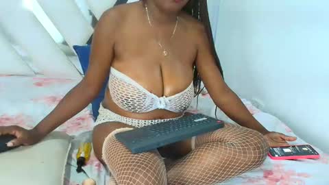 Snapshot of bellabelluci chatting on November 26, 2025, 7:59 pm BELLA online show from November 26, 2025, 7:59 pm