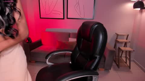  Bella C  online show from November 17, 2025, 12:22 pm