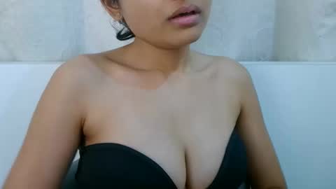 bellacrystall online show from January 15, 2026, 7:57 am