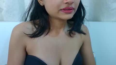 bellacrystall online show from February 17, 2026, 5:26 am