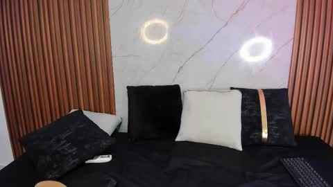 belladuboiss_ online show from December 5, 2024, 11:49 am