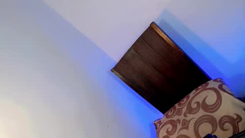 Bella rowt online show from November 12, 2025, 2:45 am