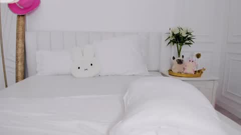 Bella online show from April 9, 2026, 6:19 am