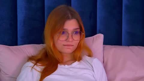 BellaMarebelle online show from October 17, 2025, 5:10 am