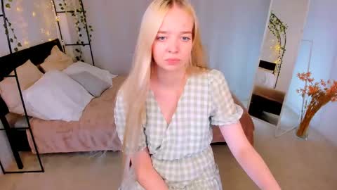 Snapshot of bellamontgomery chatting on May 19, 2026, 10:05 pm Bella online show from May 19, 2026, 10:05 pm