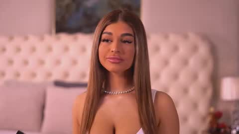 Bella online show from April 11, 2026, 6:23 pm