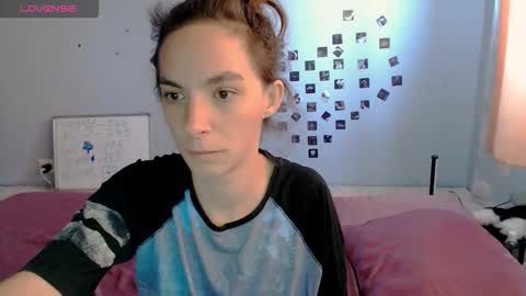 Snapshot of bellaqueen0701 chatting on November 21, 2025, 10:03 am bellaqueen0701 online show from November 21, 2025, 10:03 am