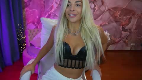 Bella online show from September 26, 2025, 8:24 pm