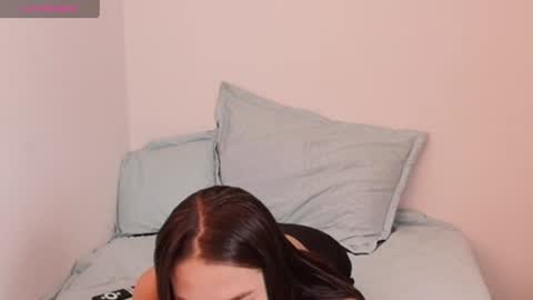 Snapshot of bellaroch chatting on June 18, 2026, 4:33 pm Bella online show from June 18, 2026, 4:33 pm