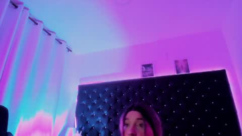 bellaroge online show from April 18, 2026, 5:22 am