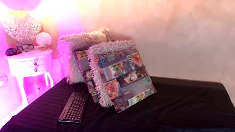 bellarooux online show from April 7, 2026, 12:16 pm