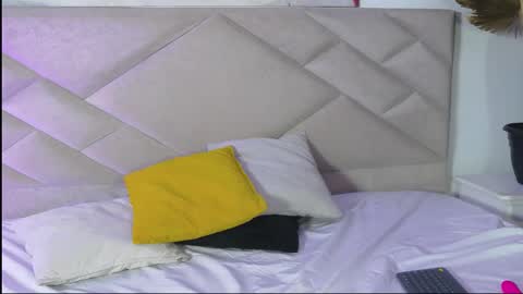 BellaRoux online show from March 2, 2026, 12:01 pm