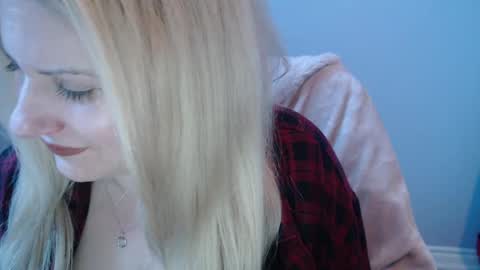 Snapshot of bellastar84 chatting on February 18, 2025, 1:00 pm Starr40 online show from February 18, 2025, 1:00 pm