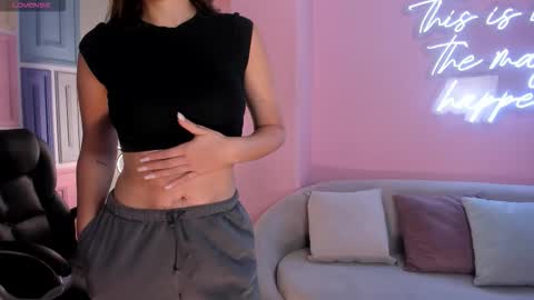 Snapshot of bellathompsonx_ chatting on February 8, 2026, 11:19 pm Bella online show from February 8, 2026, 11:19 pm