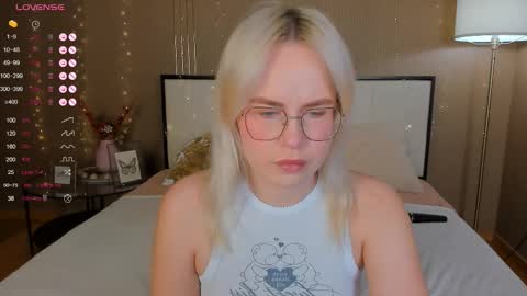 Bella online show from November 15, 2025, 12:52 am