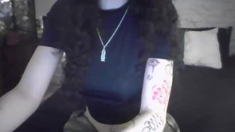 Snapshot of bellaxlauren chatting on February 4, 2026, 6:25 pm bellaxlauren online show from February 4, 2026, 6:25 pm