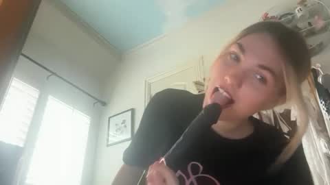 Snapshot of bellaxrxx chatting on May 15, 2026, 7:10 pm Bella 3 online show from May 15, 2026, 7:10 pm