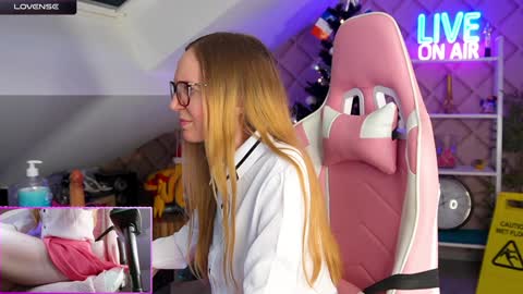 Snapshot of belle_alice chatting on December 2, 2024, 10:39 am Alice online show from December 2, 2024, 10:39 am