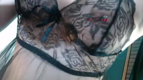 Snapshot of belle_ragazee chatting on June 6, 2026, 7:57 am belle_ragazee online show from June 6, 2026, 7:57 am
