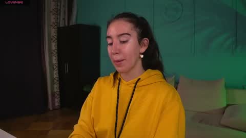 Bella online show from April 17, 2026, 3:37 pm