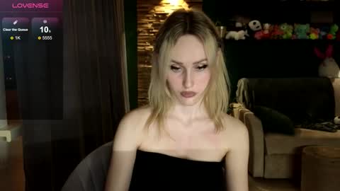 Belle online show from November 25, 2025, 2:17 pm