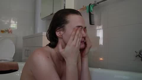 BELLE   online show from November 4, 2025, 3:38 am