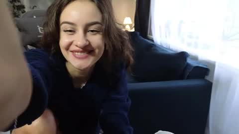 BelleWild online show from October 3, 2025, 4:53 am