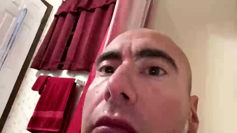 Snapshot of belowthainfluence chatting on November 9, 2025, 7:06 am Joey online show from November 9, 2025, 7:06 am