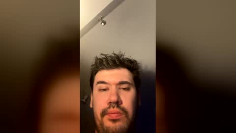 Snapshot of bendumont142 chatting on February 26, 2026, 9:19 am bendumont142 online show from February 26, 2026, 9:19 am