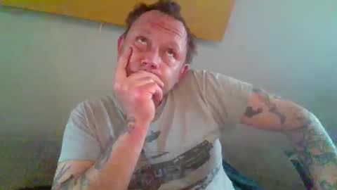 Snapshot of benizio_ chatting on April 24, 2026, 11:56 am benizio online show from April 24, 2026, 11:56 am