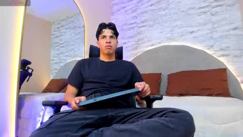 BENJAMIN online show from February 28, 2025, 7:14 pm