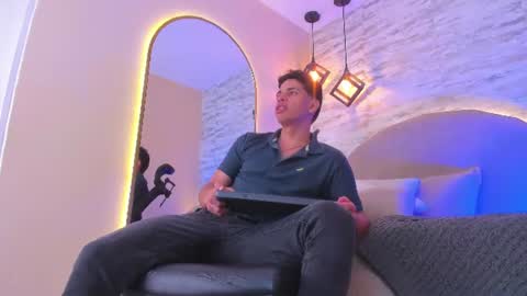 BENJAMIN online show from July 28, 2026, 2:07 am