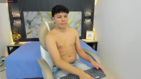 Snapshot of benjamintwink1 chatting on September 29, 2025, 8:13 pm BENJAMIN online show from September 29, 2025, 8:13 pm