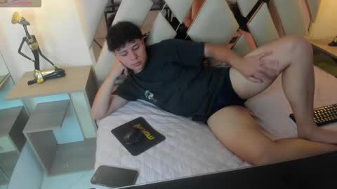 Snapshot of benjamintwink1 chatting on October 1, 2025, 9:10 pm BENJAMIN online show from October 1, 2025, 9:10 pm