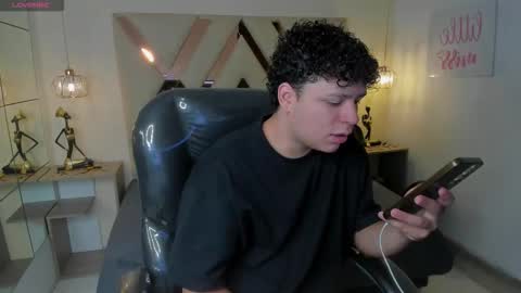 Snapshot of benjamintwink1 chatting on October 20, 2025, 8:09 pm BENJAMIN online show from October 20, 2025, 8:09 pm