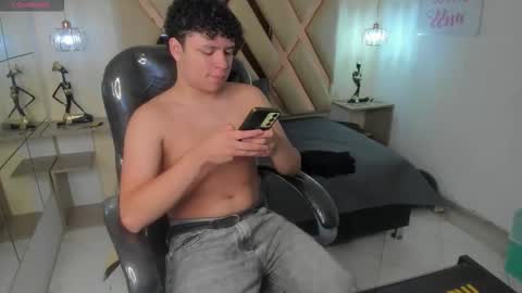 Snapshot of benjamintwink1 chatting on October 22, 2025, 7:57 pm BENJAMIN online show from October 22, 2025, 7:57 pm