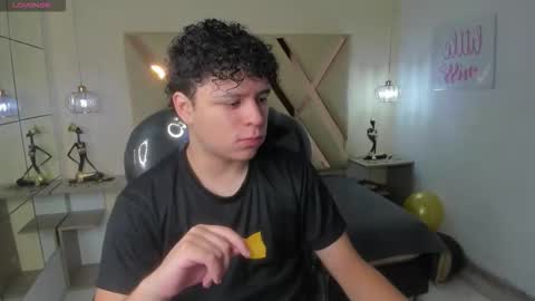 Snapshot of benjamintwink1 chatting on October 23, 2025, 7:45 pm BENJAMIN online show from October 23, 2025, 7:45 pm