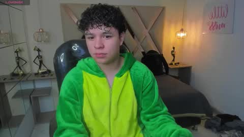 Snapshot of benjamintwink1 chatting on October 27, 2025, 7:51 pm BENJAMIN online show from October 27, 2025, 7:51 pm