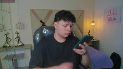 Snapshot of benjamintwink1 chatting on October 30, 2025, 8:09 pm BENJAMIN online show from October 30, 2025, 8:09 pm