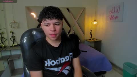 Snapshot of benjamintwink1 chatting on October 31, 2025, 7:59 pm BENJAMIN online show from October 31, 2025, 7:59 pm