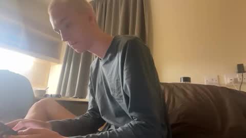 benji_j8 online show from November 14, 2025, 4:17 pm