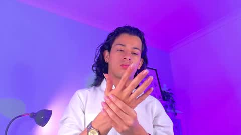 BENJI FIORE online show from September 14, 2025, 1:21 pm