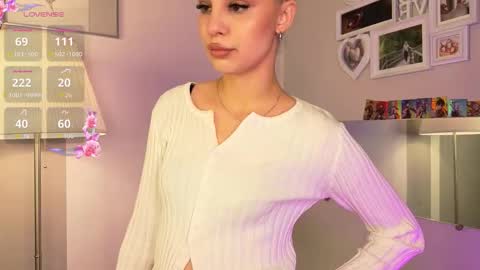 Kate online show from September 23, 2025, 2:53 pm