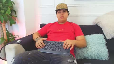 bennett_alejoo online show from November 5, 2025, 7:03 pm