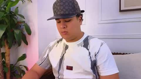 bennett_alejoo online show from March 24, 2026, 6:46 pm