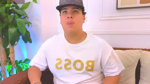 bennett_alejoo online show from May 28, 2026, 6:49 pm