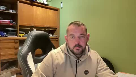 Snapshot of benochau chatting on April 28, 2026, 1:26 am benochau online show from April 28, 2026, 1:26 am