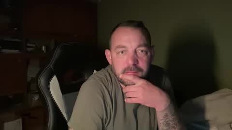 Snapshot of benochau chatting on April 28, 2026, 10:37 pm benochau online show from April 28, 2026, 10:37 pm
