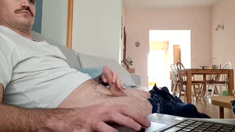 Snapshot of benoitgmx12 chatting on October 21, 2025, 12:28 pm benoitgmx12 online show from October 21, 2025, 12:28 pm